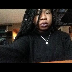 Meet your Posher, Adetola