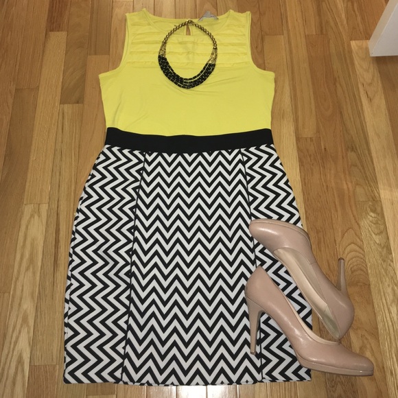 H&M Black and white zigzag skirt.