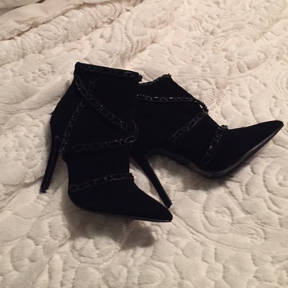 Size 5.5 black booties