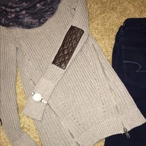 Knit Sweater with Zipper detail