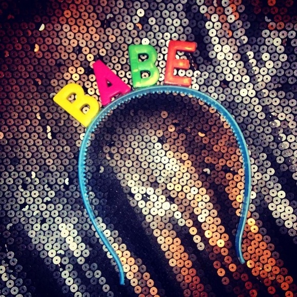 I make custom glitter word /phrase headbands!!