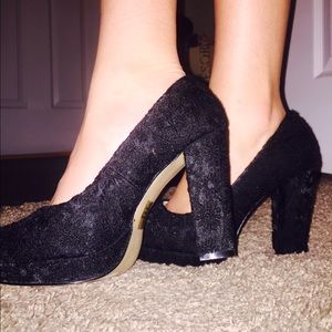 Eva Mendez New York and Co Fabric Black Heels