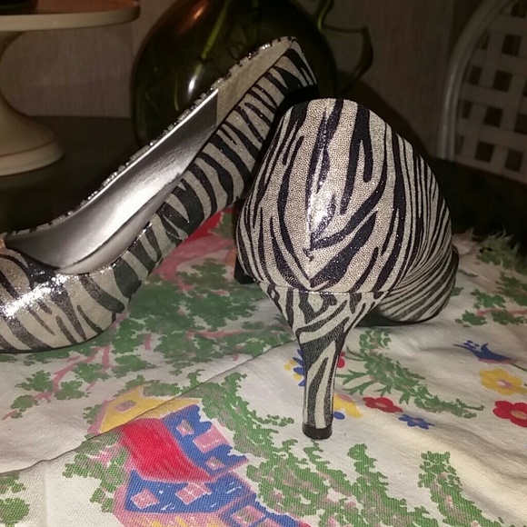 Animal Print Heels - never been worn - Picture 2 of 3