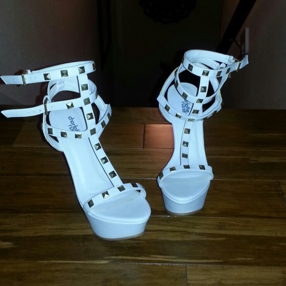 White Wedges