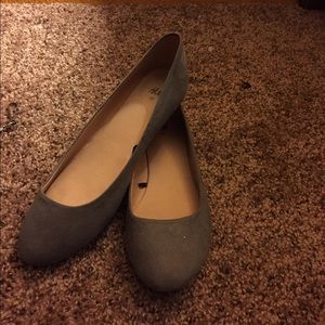 H & M Gray Flats💕🎅🏽