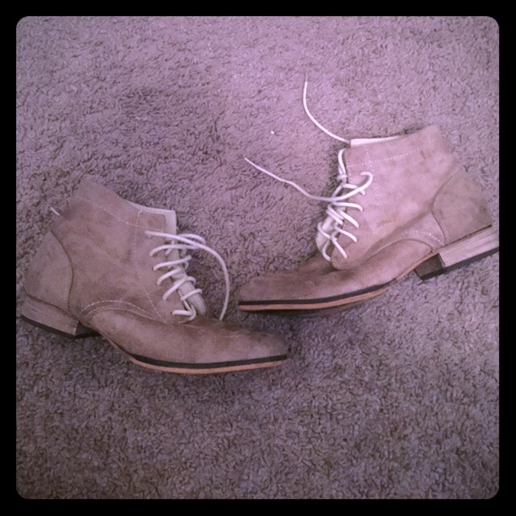 Short beige boots