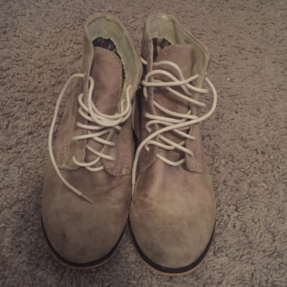 Short beige boots - Picture 2 of 3
