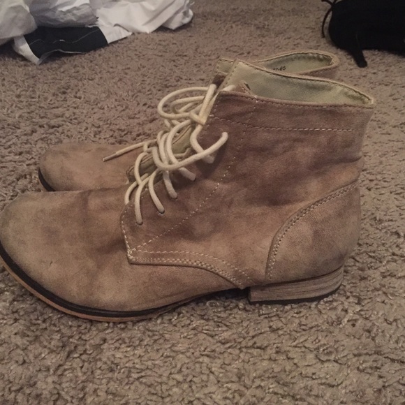 Short beige boots - Picture 3 of 3