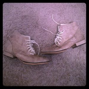Short beige boots