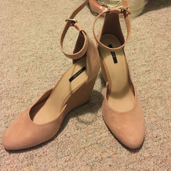 Nude pink wedges