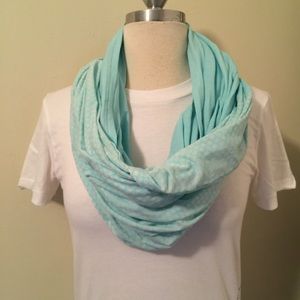 Lululemon Circle infinity scarf EUC