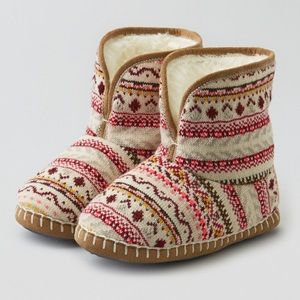 New American Eagle Cozy Sweater Bootie Slippers - Small