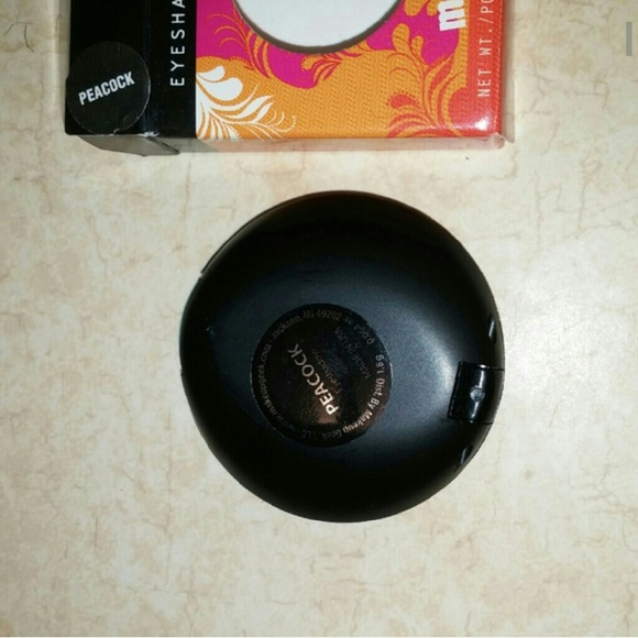 Sold! Sold! Sold! Makeup geek shadow - Picture 3 of 3