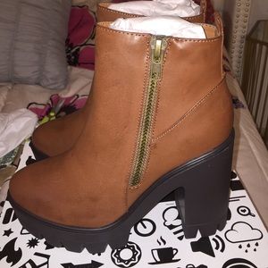 Brown boots with heel