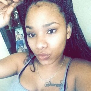 Meet your Posher, Kayla