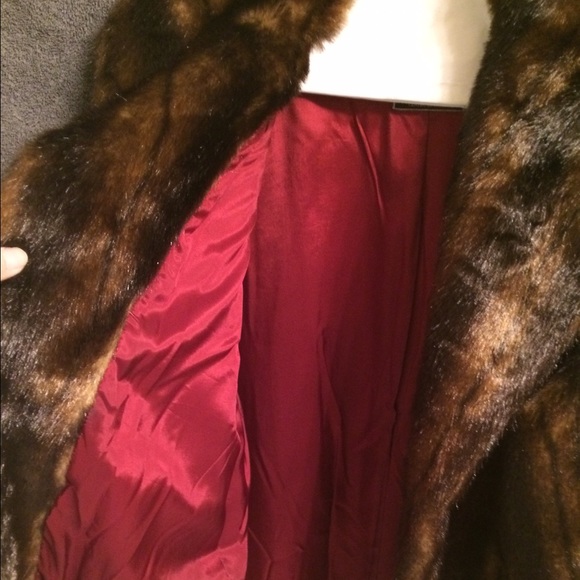 faux fur coat. - Picture 2 of 4