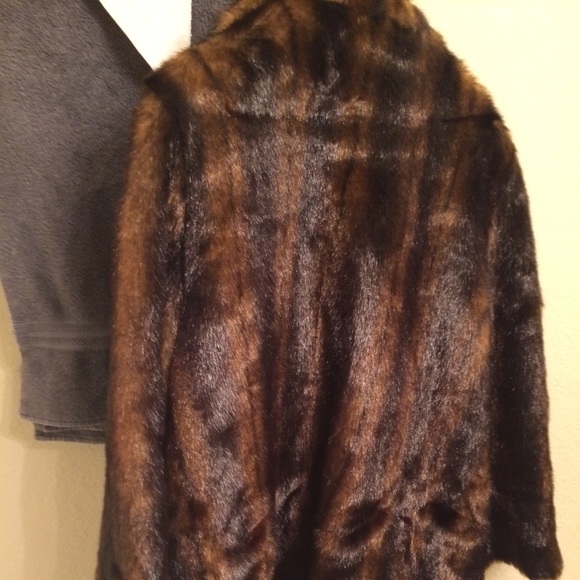 faux fur coat. - Picture 3 of 4