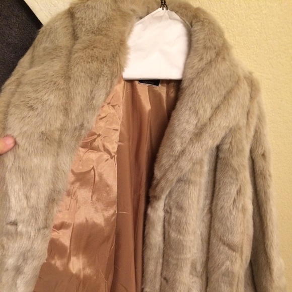 faux fur coat - Picture 2 of 4