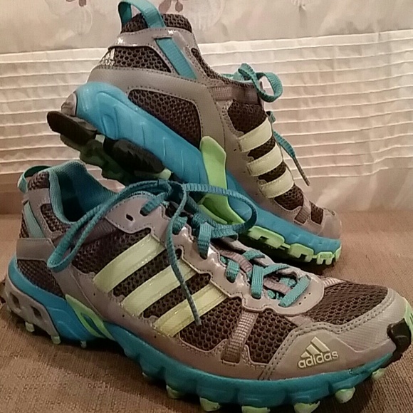 Athletic shoes