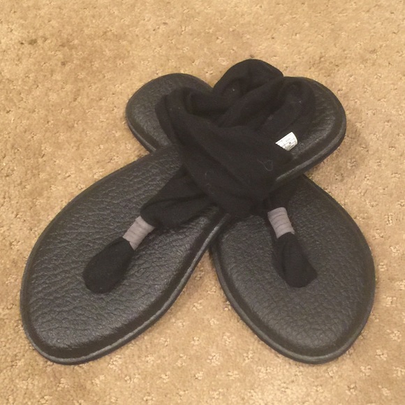 Black Sanuk sandals size 7