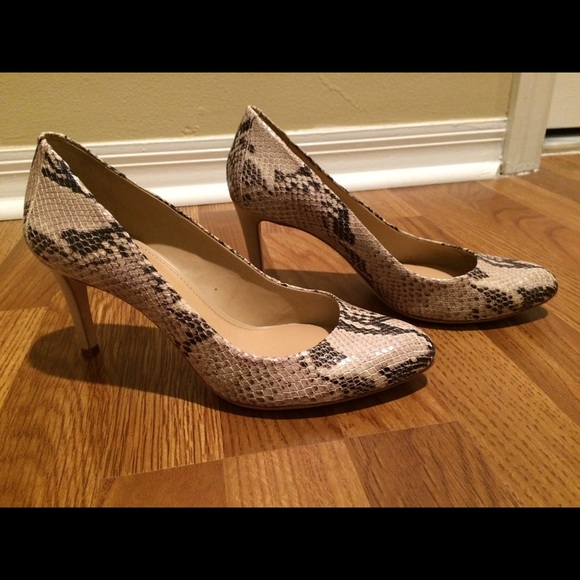 PRICE DROP-Antonio Melani snakeskin design heels