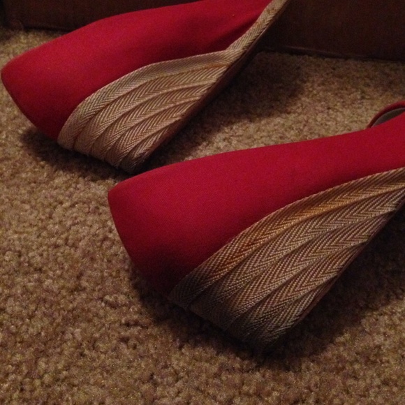 MAKE AN OFFER on Baker Red Wedges