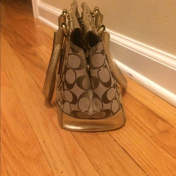 Coach gold and classic print handbag - Picture 3 of 4