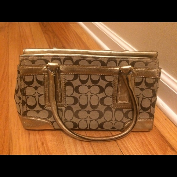 Coach gold and classic print handbag - Picture 4 of 4