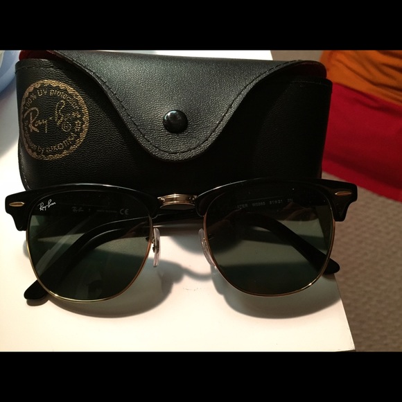 Black Ray-Ban clubmasters