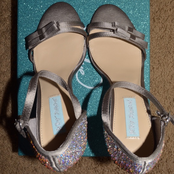 ✅FINAL SALE Betsey Johnson bridal pumps/ heels - Picture 6 of 7