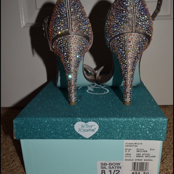 ✅FINAL SALE Betsey Johnson bridal pumps/ heels - Picture 7 of 7