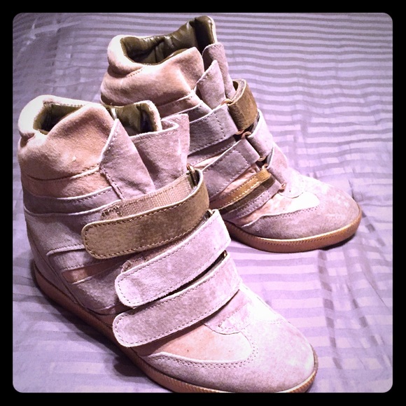 BCBG generation  sneaker wedges