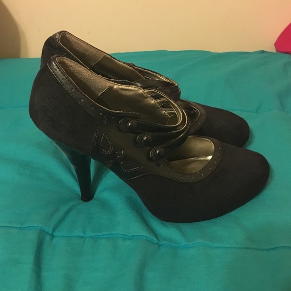 Black heels - Picture 1 of 4