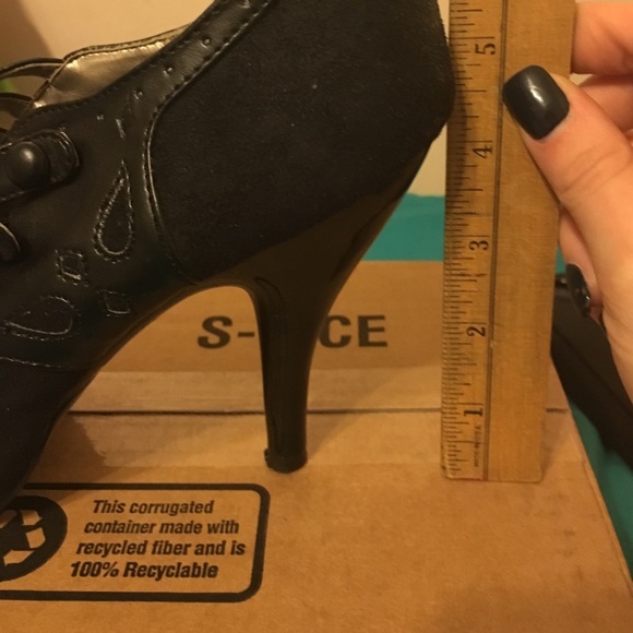 Black heels - Picture 4 of 4