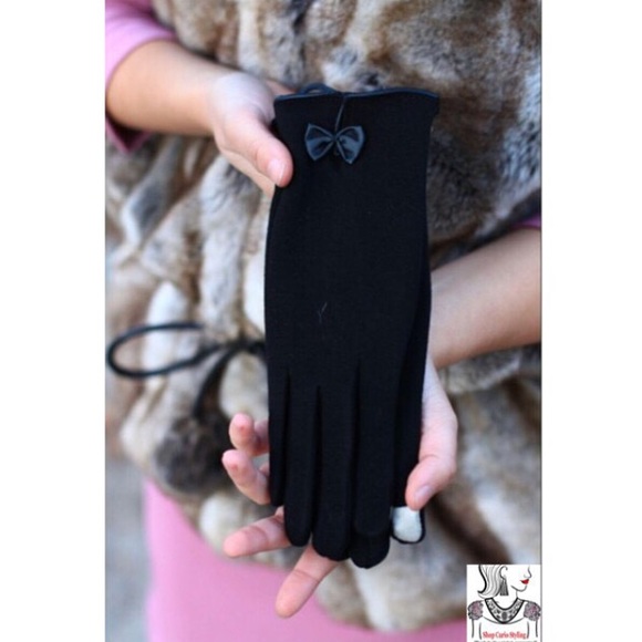 Dainty Bow Gloves - Picture 2 of 2
