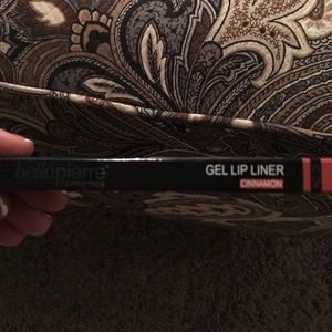 Bellapierre gel lip liner