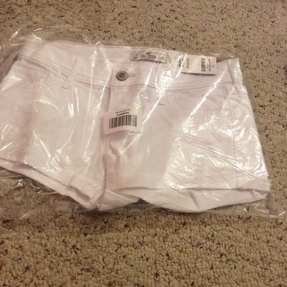 White Hollister shorts