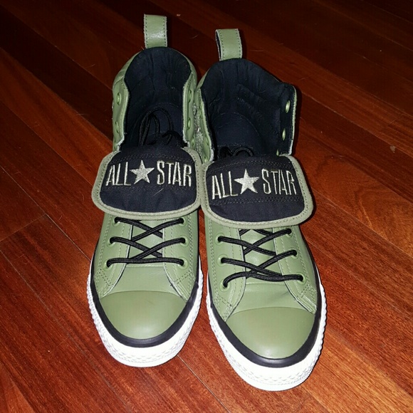 Green converse (MEN'S SIZE 8 WOMENS SIZE 10)