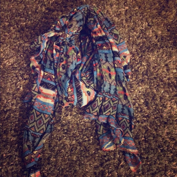 Trendy scarf !