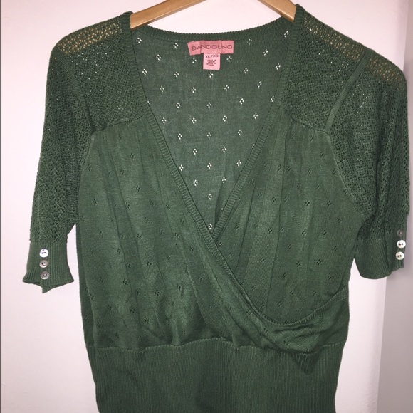 Green mid-drift top with 3/4 sleeve in olive green
