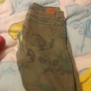 Faded camo skinny jeans