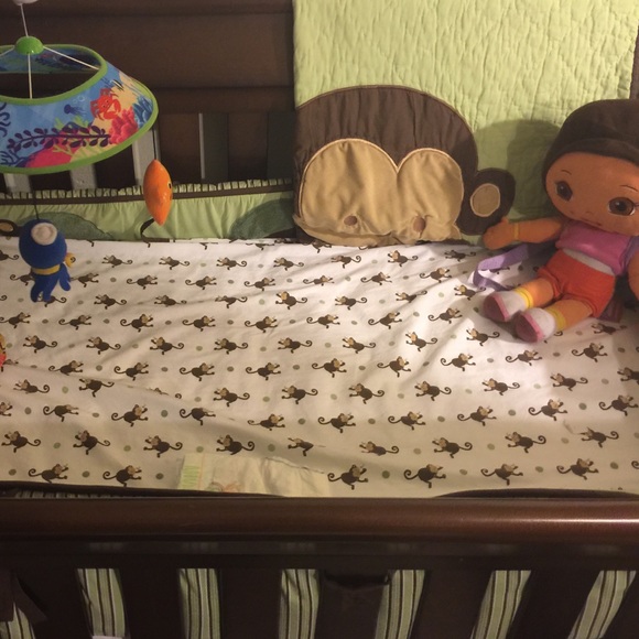 A baby crib 👶🏻 - Picture 2 of 3