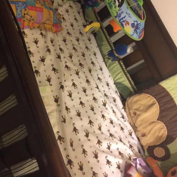 A baby crib 👶🏻 - Picture 3 of 3