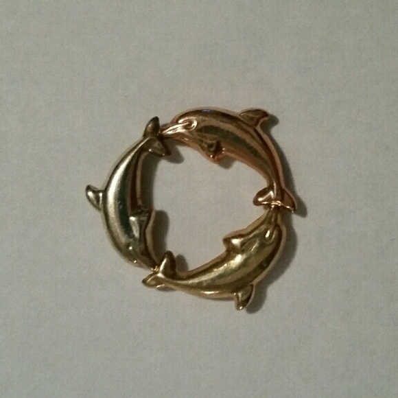 Small dolphin pendant