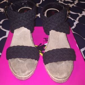 Kensie black/beige wedges 7.5