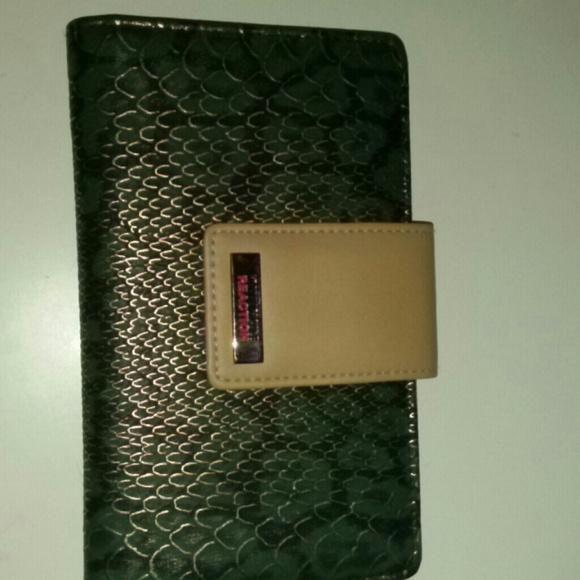 KENNETH COLE REACTION WALLET