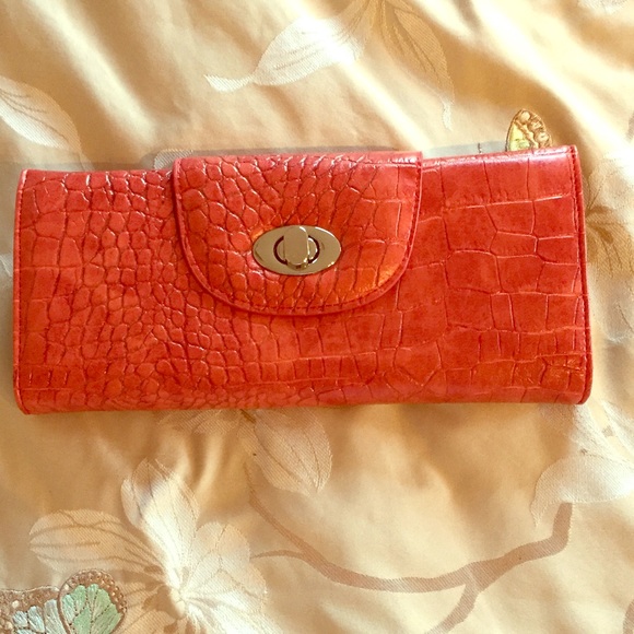 Gorgeous faux croc skin wallet