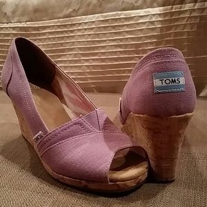 TOMS wedges