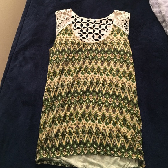 Lace-back patterned tank top