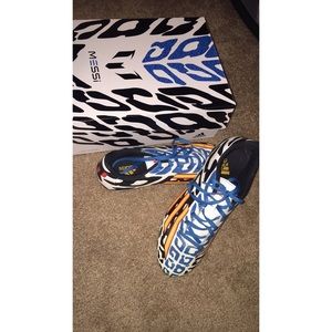 Adidas Messi Cleats- GREAT condition